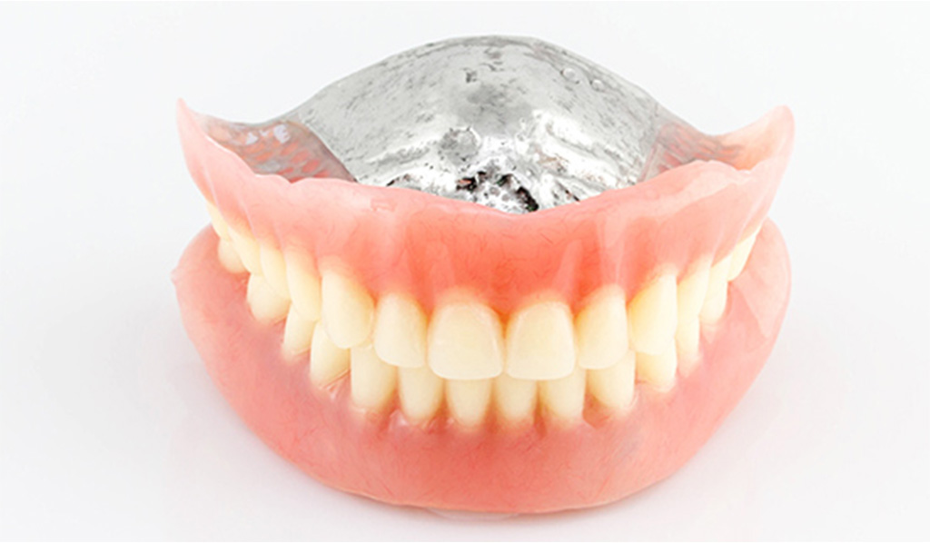 金属床・コバルト床フルプレート／総入れ歯